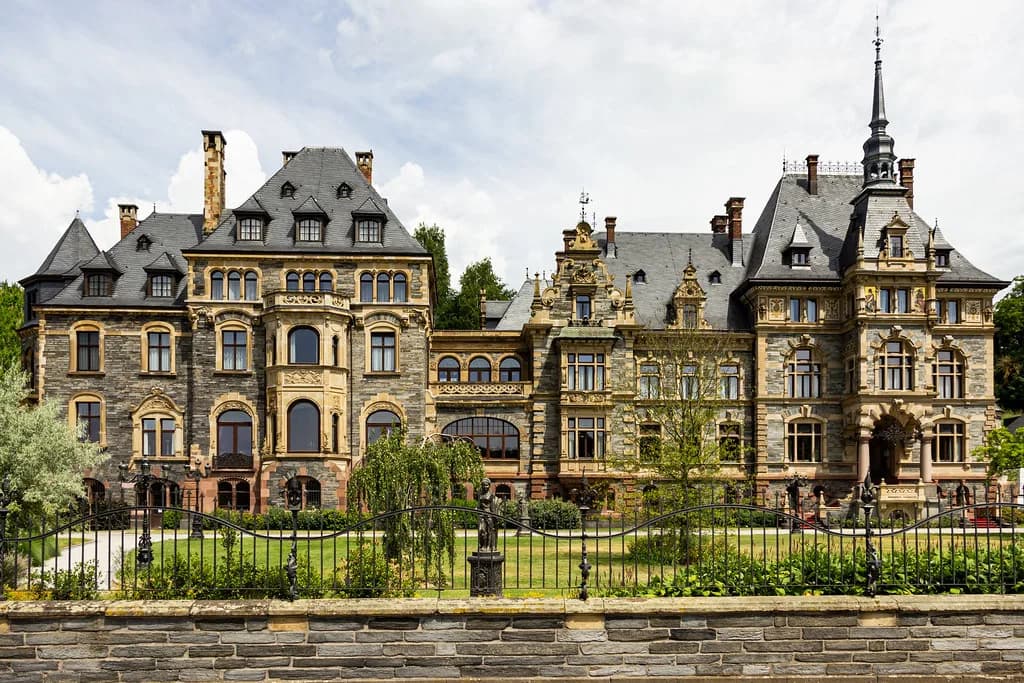 14 Best Hotels and Neighborhoods in Cologne Old Town (2026)