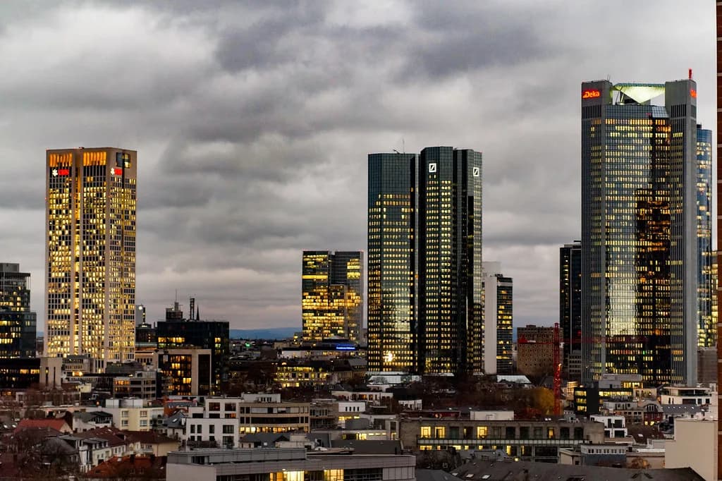 Frankfurt Main Tower and Skyline Views: Complete Visitor Guide